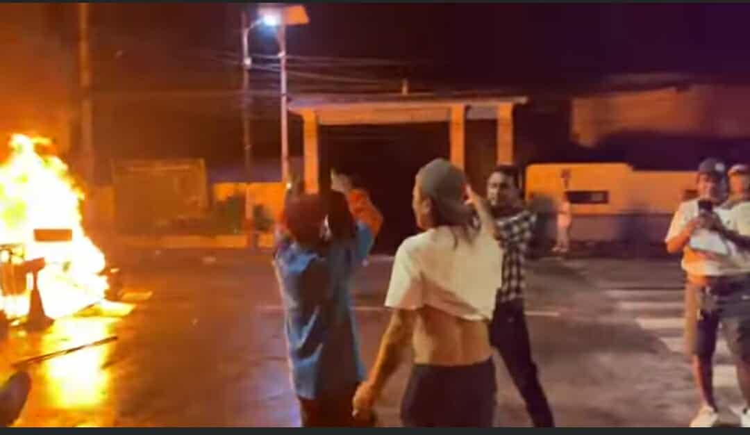 जिल्ला प्रहरी कार्यालय कास्की प्रदर्शनकारीको नियन्त्रणमा