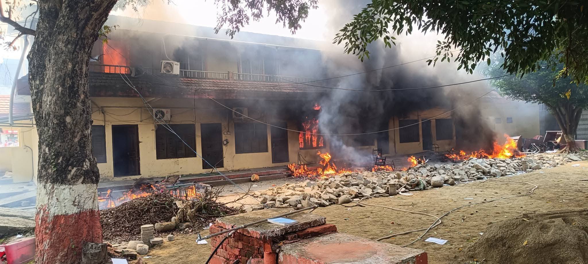 सुदूरपश्चिम प्रदेश सभामा तोडफोड र आगजनी