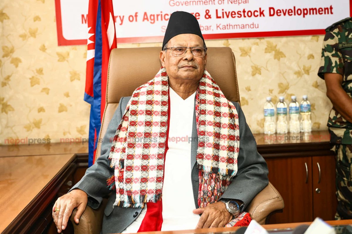 मल अभावको समस्या समाधान गर्ने कृषिमन्त्री परियारको प्रतिबद्धता