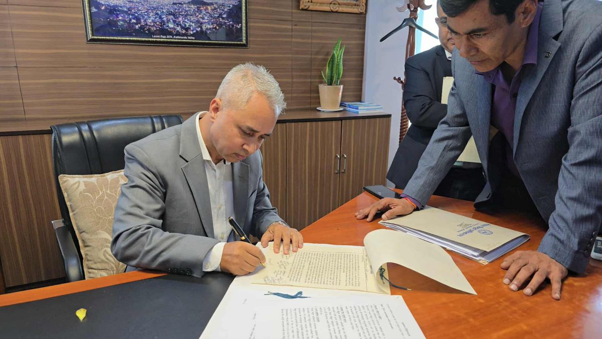 प्राधिकरणका नवनियुक्त कार्यकारी निर्देशक मनोज सिलवालले पदभार ग्रहण