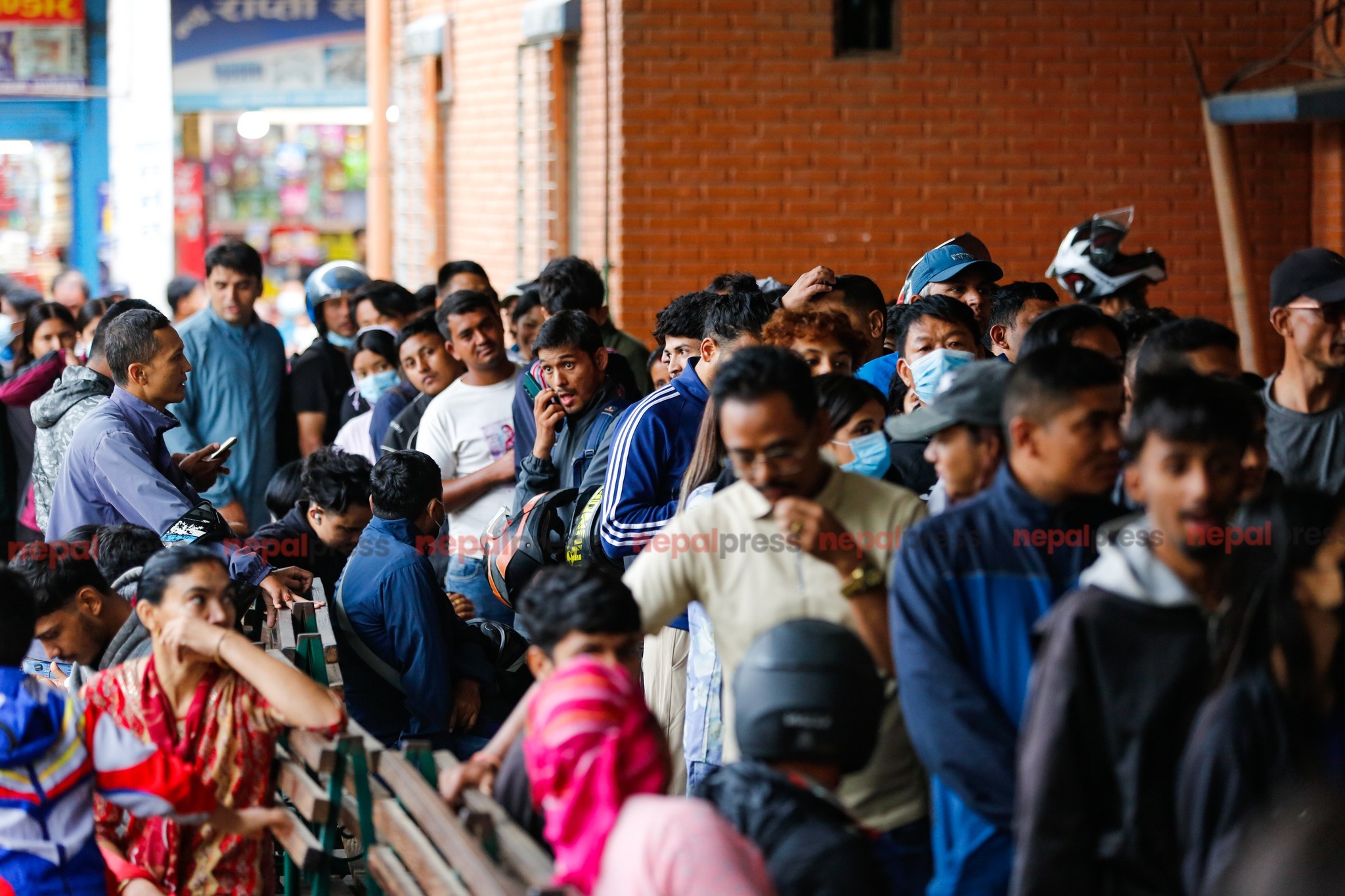 दशैँमा थातथलो फर्किनेको चाप, ३ दिनमा १ लाख ३८ हजारले काठमाडौं छाडे