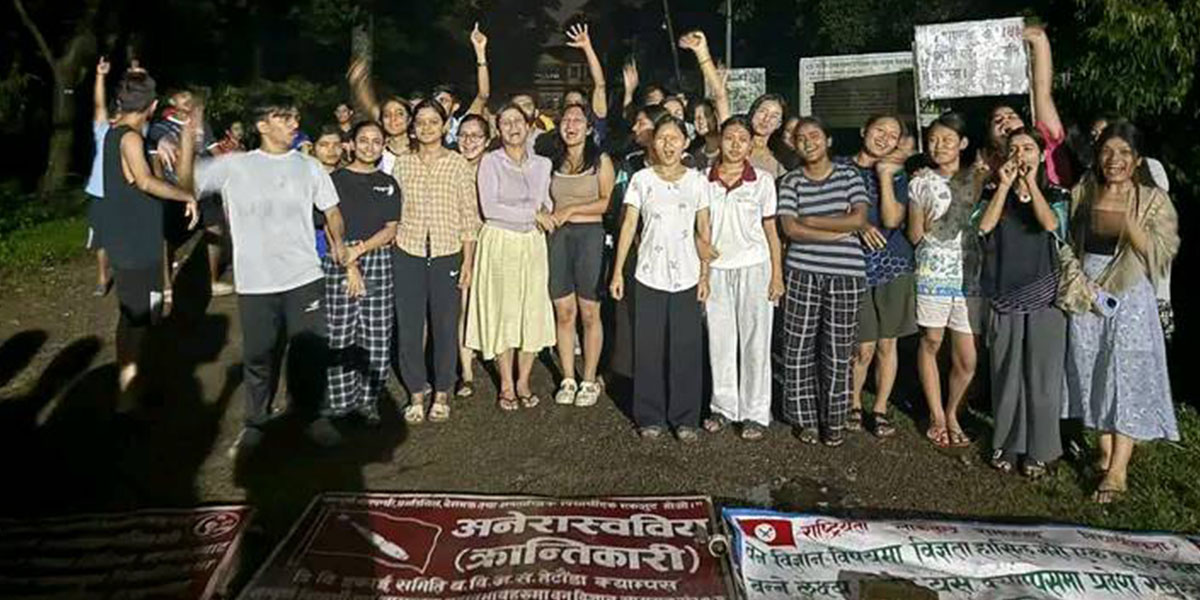 कृषि तथा वन विश्वविद्यालयका विद्यार्थीले हटाए दलीय संगठनका बाेर्ड