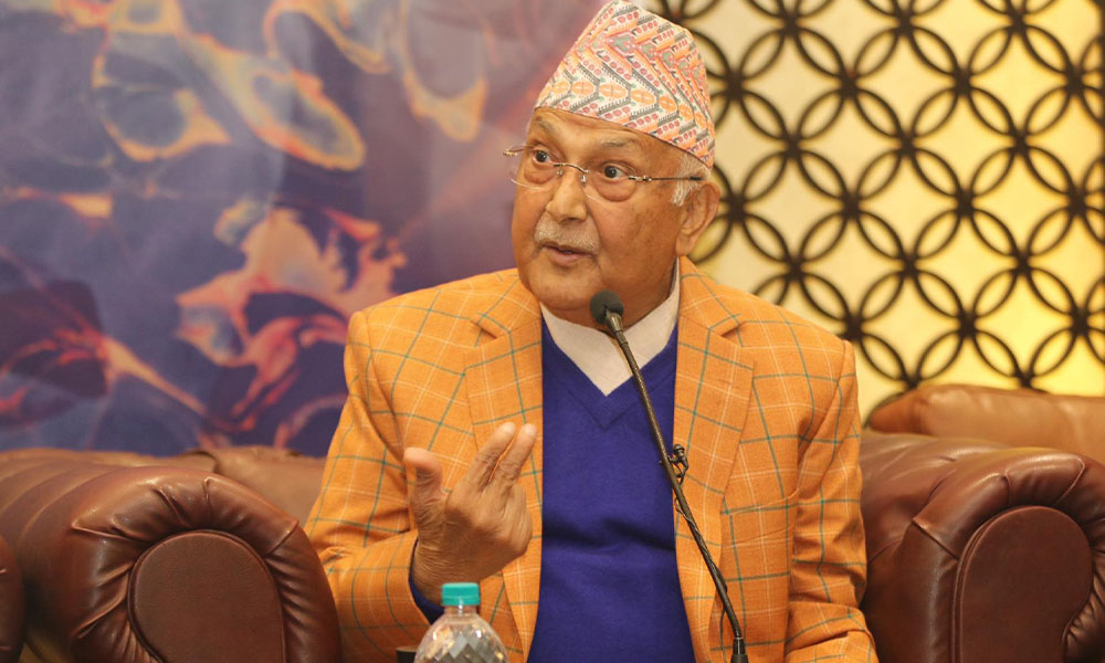 प्रहरीसँग नभएका स्वचालित हतियारबाट गोली चलेको ओलीको दाबी, छानबिनको माग