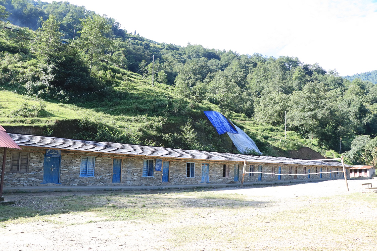 पहिरोले भवन बगाएपछि विद्यालय स्थानान्तरण