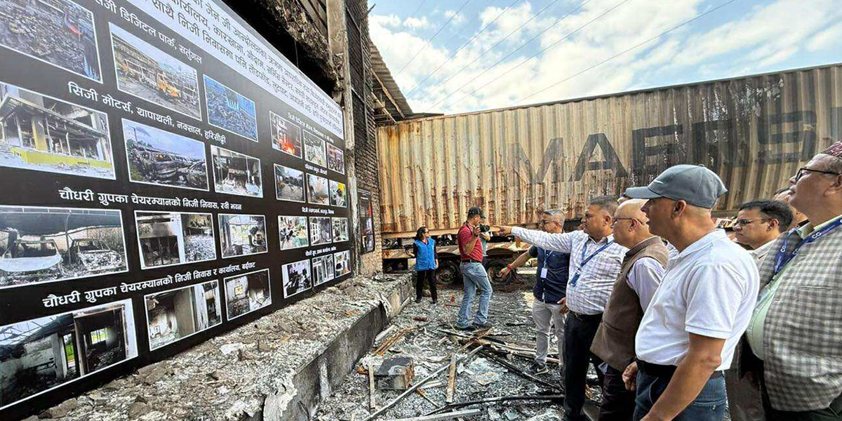 जेनजी आन्दोलनमा ध्वस्त सीजी डिजिटल पार्कको अवलोकनमा अर्थमन्त्री खनाल