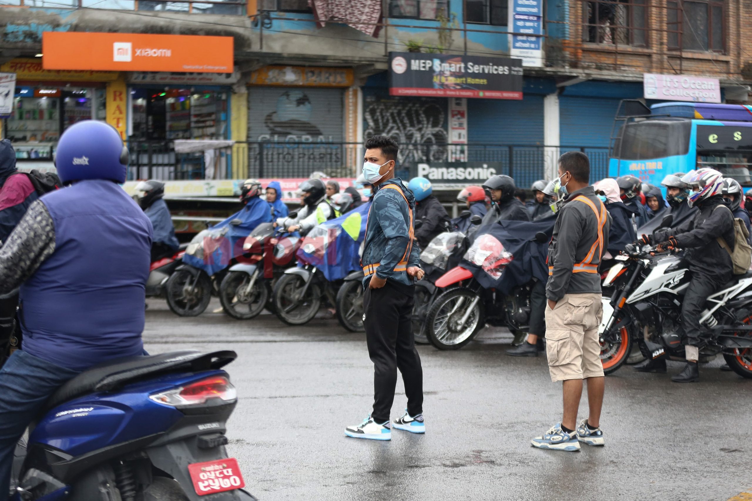ट्राफिक आइल्याण्ड ढल्यो तर ढलेको छैन ‘सत्य सेवा सुरक्षणम’को मूल मन्त्र