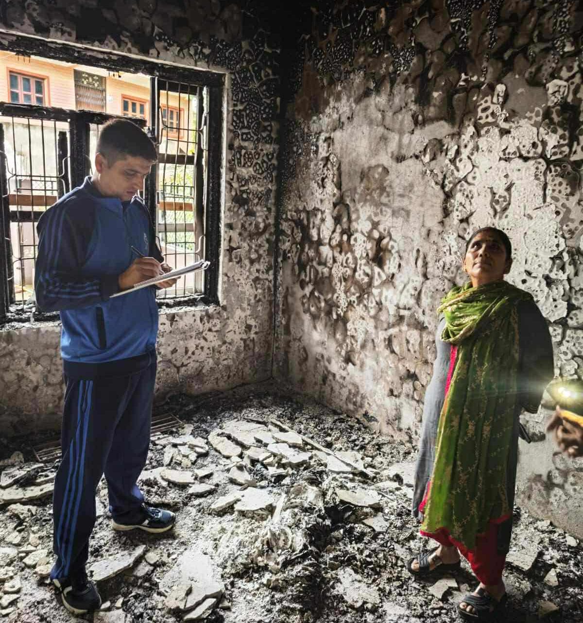 मुख्यमन्त्री आचार्यकी श्रीमतीको बिलौना- २८ वर्षे जागिरबाट बचाएको घर खरानी बनाए (भिडियाे)