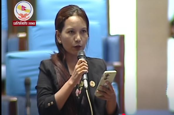 टिपाइएको विषय नबोलेपछि आकस्मिक समयमा सभामुखले काटे माओवादी सांसद छिरिङल्यामु लामाको माइक (भिडिओ)