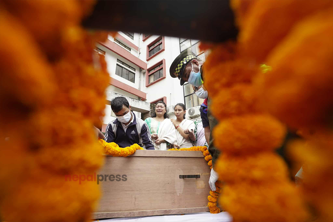 Gen-Z आन्दोलनमा ज्यान गुमाएकाहरूको नगर परिक्रमासहित अन्त्येष्टि गरिँदै (तस्बिरहरू)