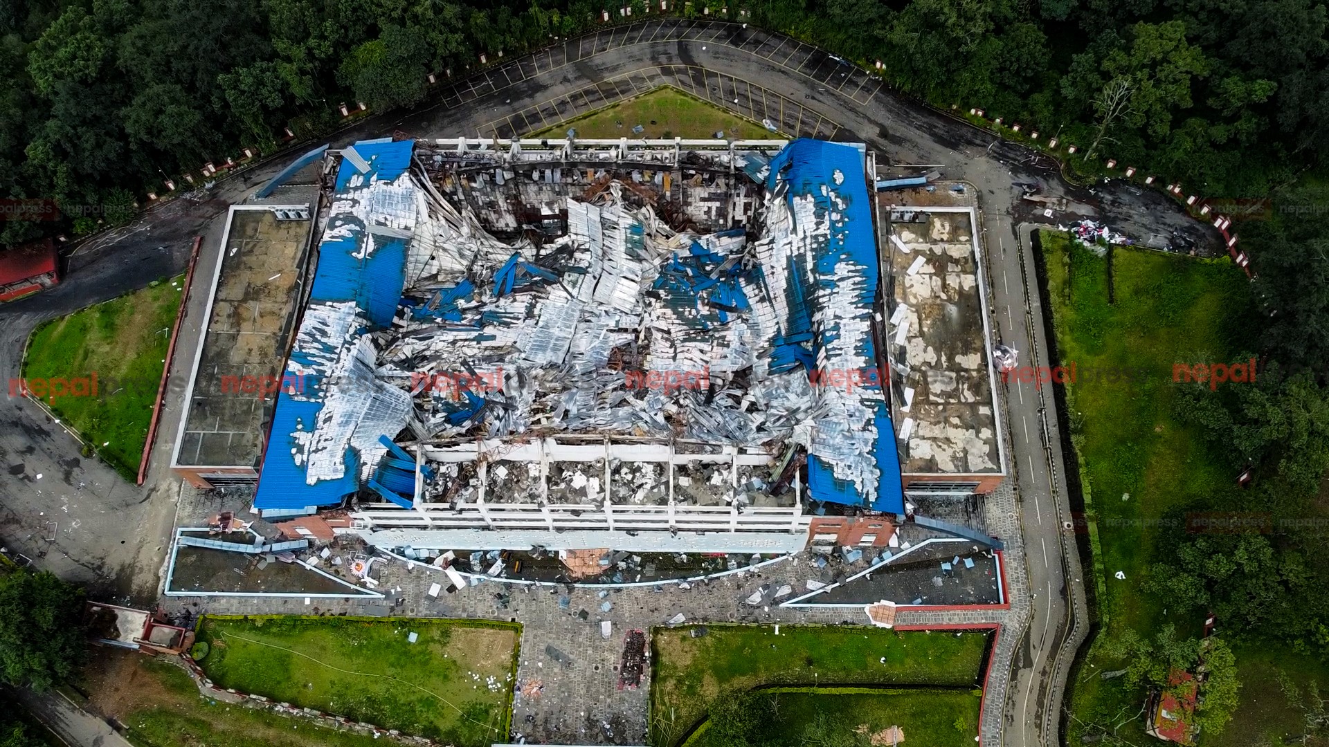 देशकै ठूलो सम्मेलन केन्द्र ‘सनराइज हल’ जेनजी आन्दोलनमा ध्वस्त (तस्बिरहरू)