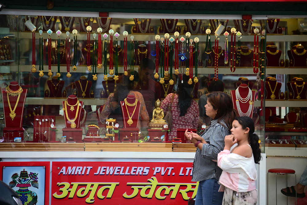 सुनको मूल्य ७ सयले बढ्यो, कतिमा भइहरेको छ कारोबार ?