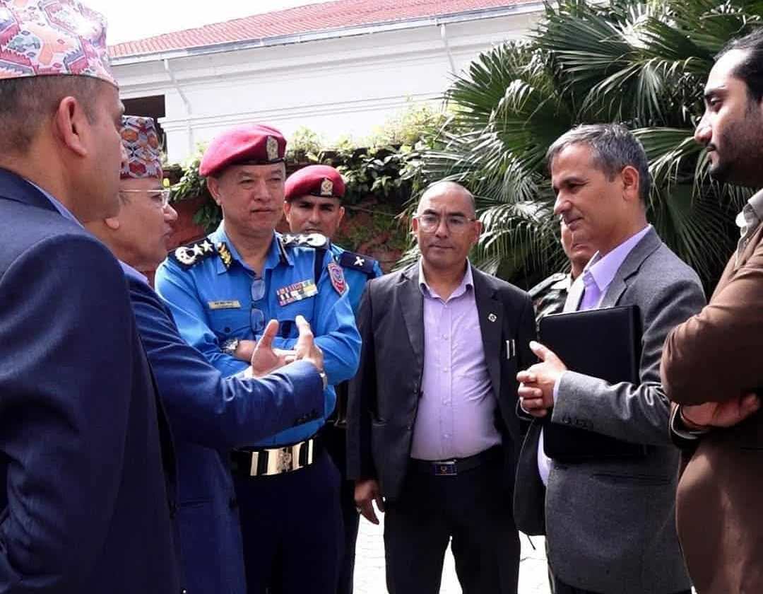 सीआईबी पुगेर गृहमन्त्रीले भने- राजनीतिक दबाबमा बन्द गरिएका सबै फाइल खोल्छौँ