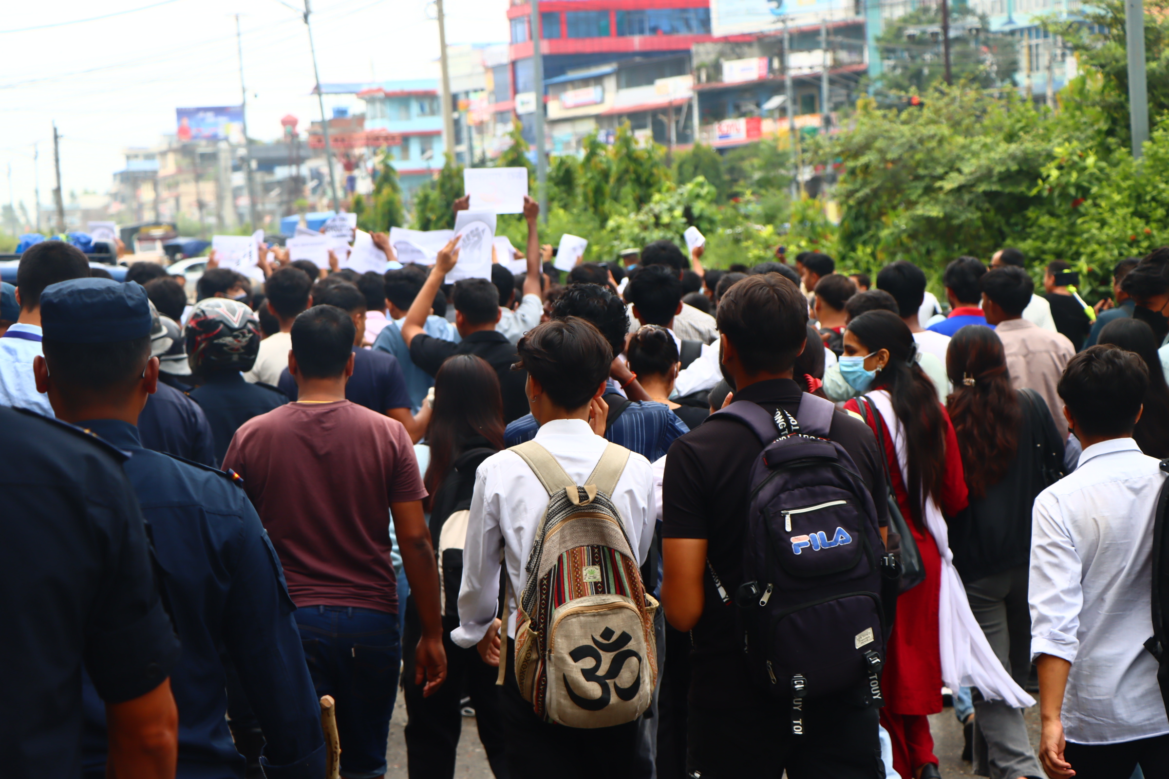 इटहरीमा जेनजीको प्रदर्शनका क्रममा १२ जना सुरक्षाकर्मी घाइते