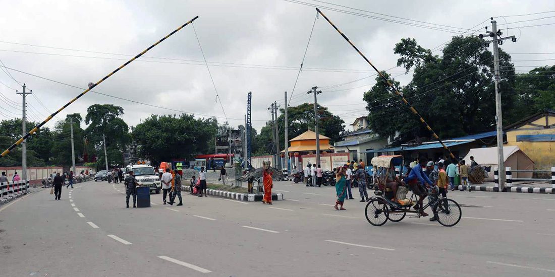 जोगवनीमा दुई समुदाय बीच झडप, किनमेलका लागि पुगेका नेपाली भागदौडमा परे