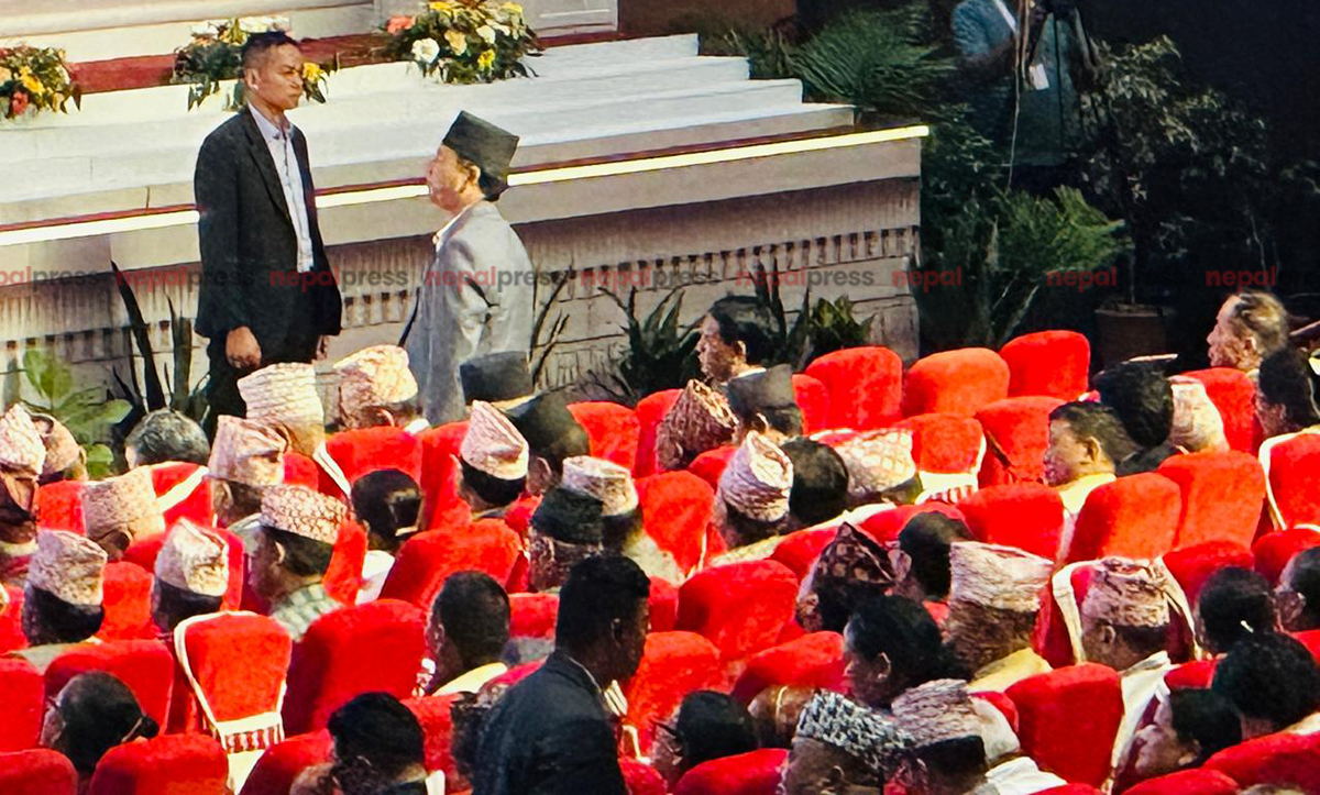 कर्ण थापालाई फरक मत पढ्न दिइएन, आधा घण्टा उभिएर बसे