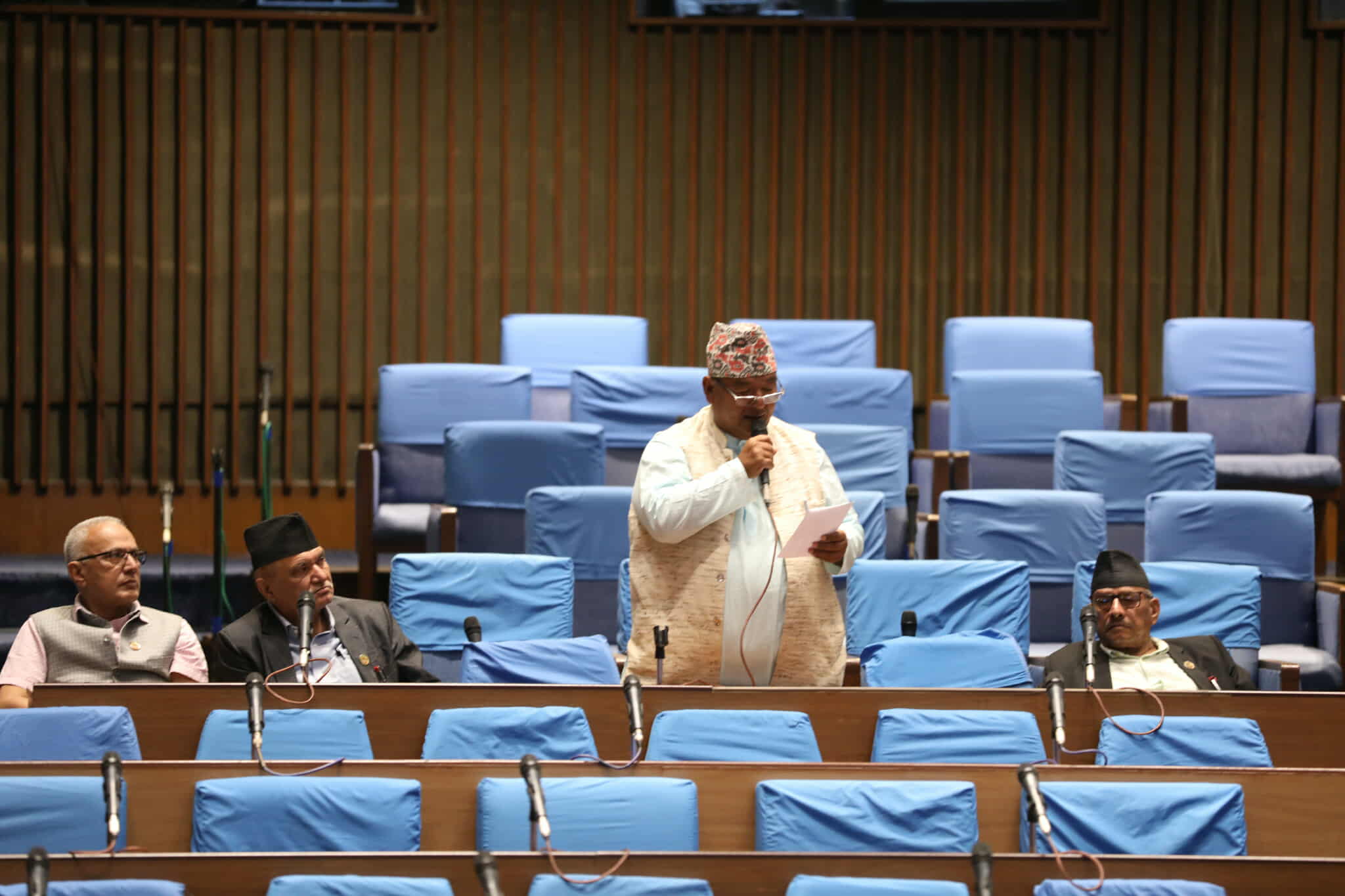 किसान श्रेष्ठको कटाक्ष- मन्त्रीलाई फोन गरौँ मुद्दा लगाइदेला भन्ने डर (भिडिओ)