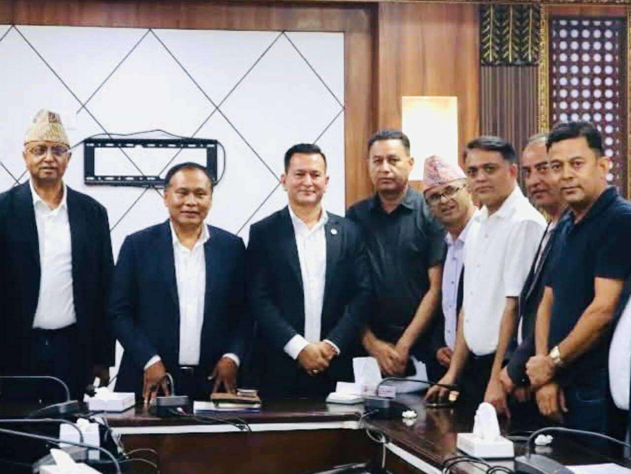 कुलमानलाई भेटेर उर्जा उत्पादकले भने–मन्त्रालय र मातहत संरचना बनाउन हामी सघाउँछौँ  