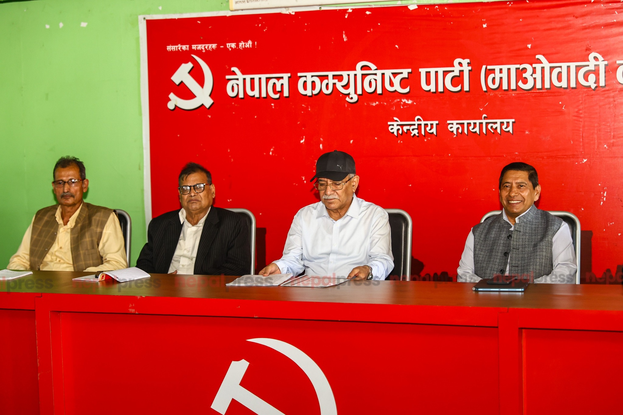 माओवादी केन्द्रीय समिति भंग गर्ने प्रचण्डको प्रस्ताव, विशेष महाधिवेशनमा जाने