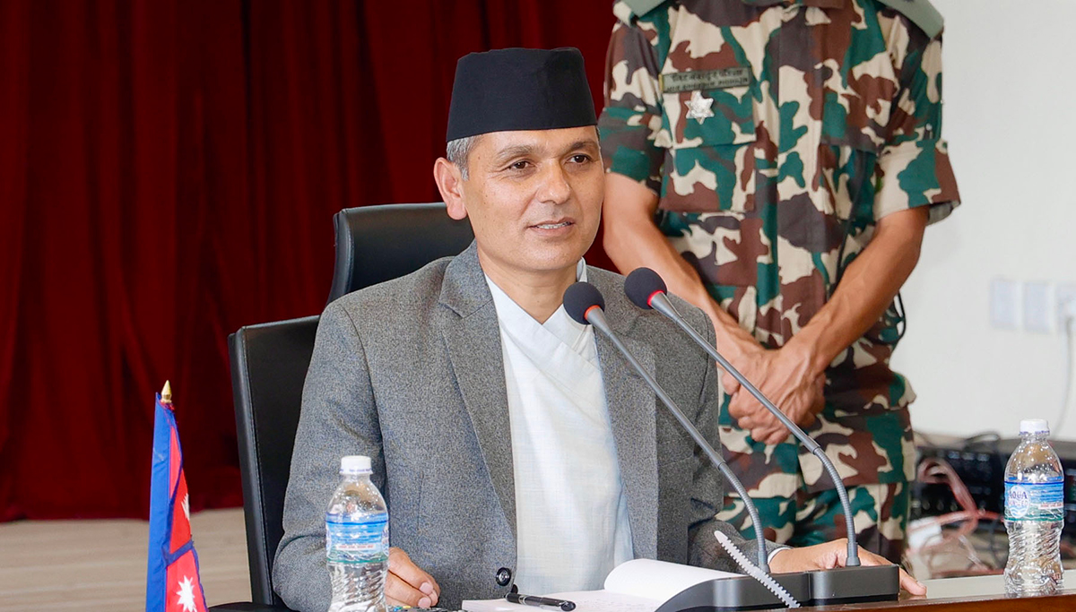 नेताहरुको पासपोर्ट रोक्काको चर्चाबारे गृहमन्त्री– रोक्का मात्र किन, पक्राउ गर्नुपर्ने पनि हुन सक्छ