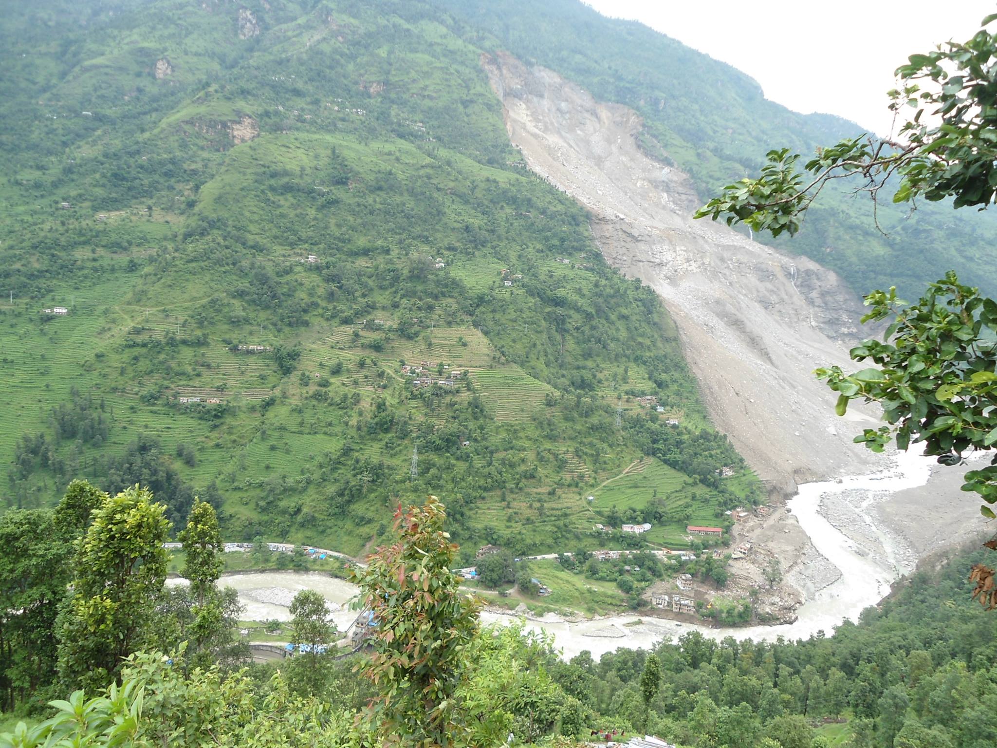 सिन्धुपाल्चोकमा पहिरोले पुरिएर दुई बालिका बेपत्ता