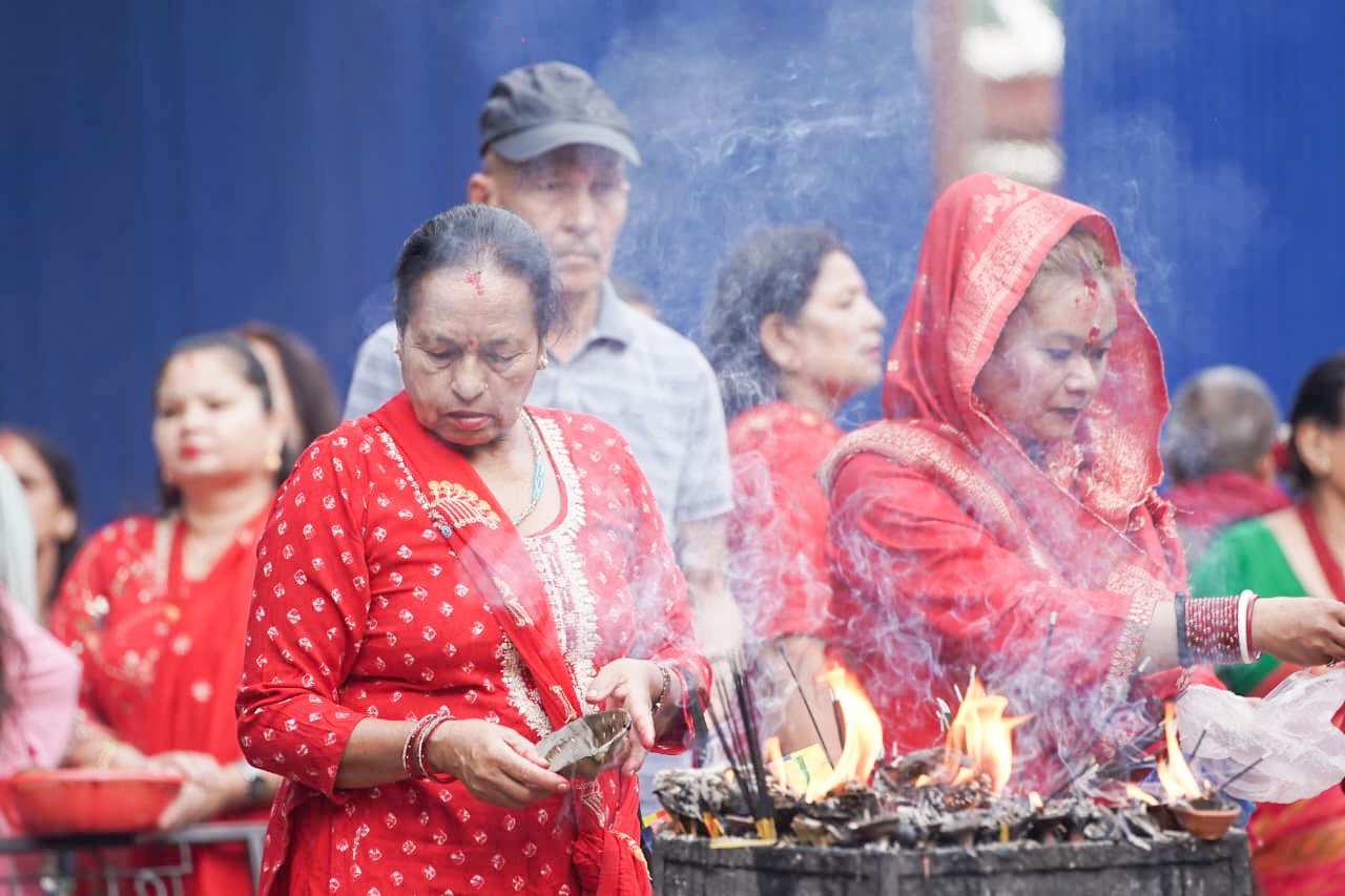 घटस्थापनाका दिन भद्रकालीमा दर्शन र गाडी पूजा गर्नेहरूको भीड (तस्बिरहरू)