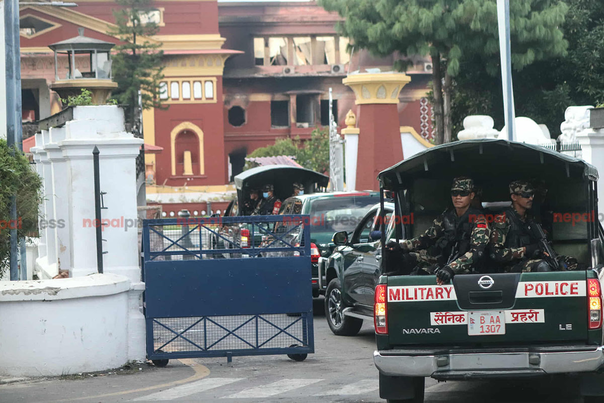 सेनाले नेता जोगाउन लाग्दा राज्यका तीनवटै अंग जलेका हुन् ?