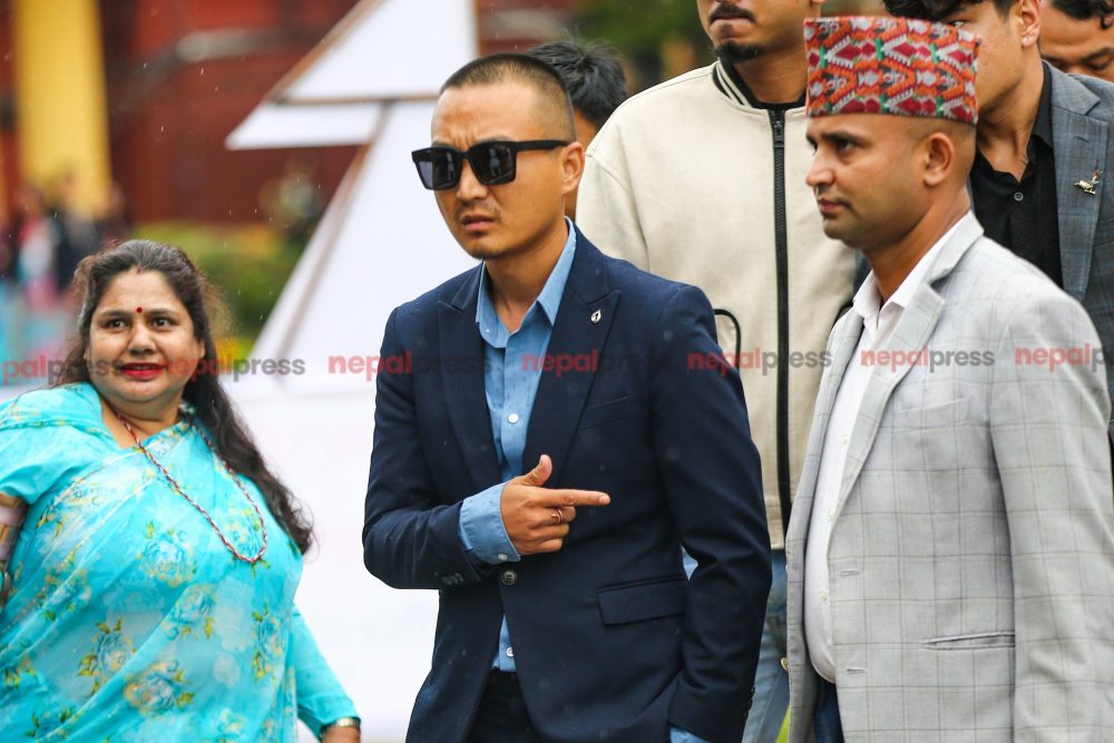 प्रधानमन्त्री कार्यालय पुगे सुधन गुरुङ