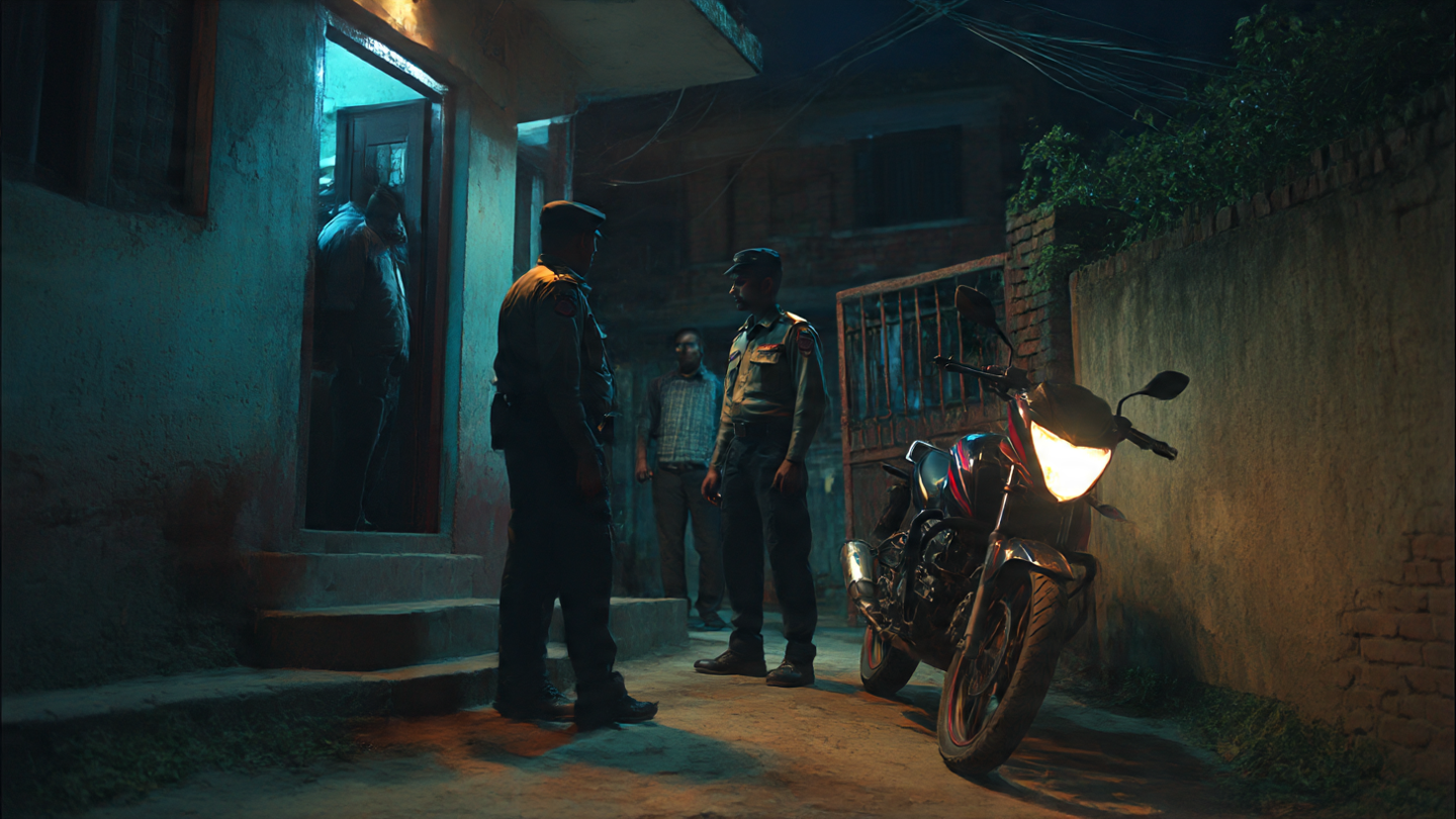 मध्यराति प्रहरीको बर्दी लाएर ‘चोर’ आएपछि…