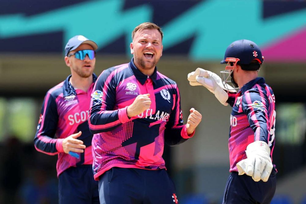 स्कटल्यान्डका मार्क वाटले कर्णालीबाट एनपिएल खेल्ने