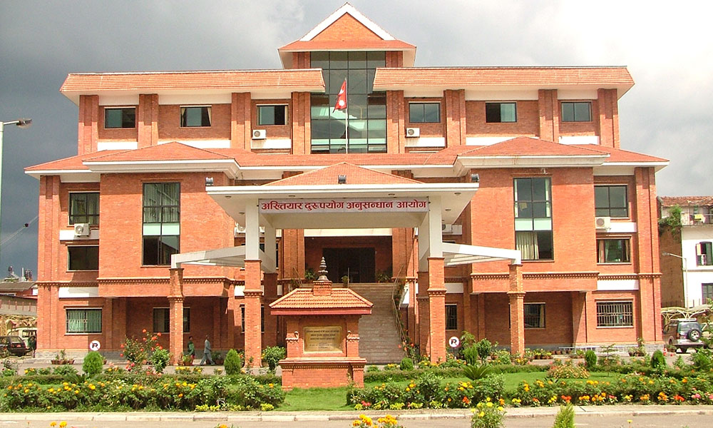 रुपन्देहीको सीमामा १५ हजार घुस लिने सशस्त्रका पोष्ट प्रमुखसहित दुई प्रहरी अख्तियारको फन्दामा