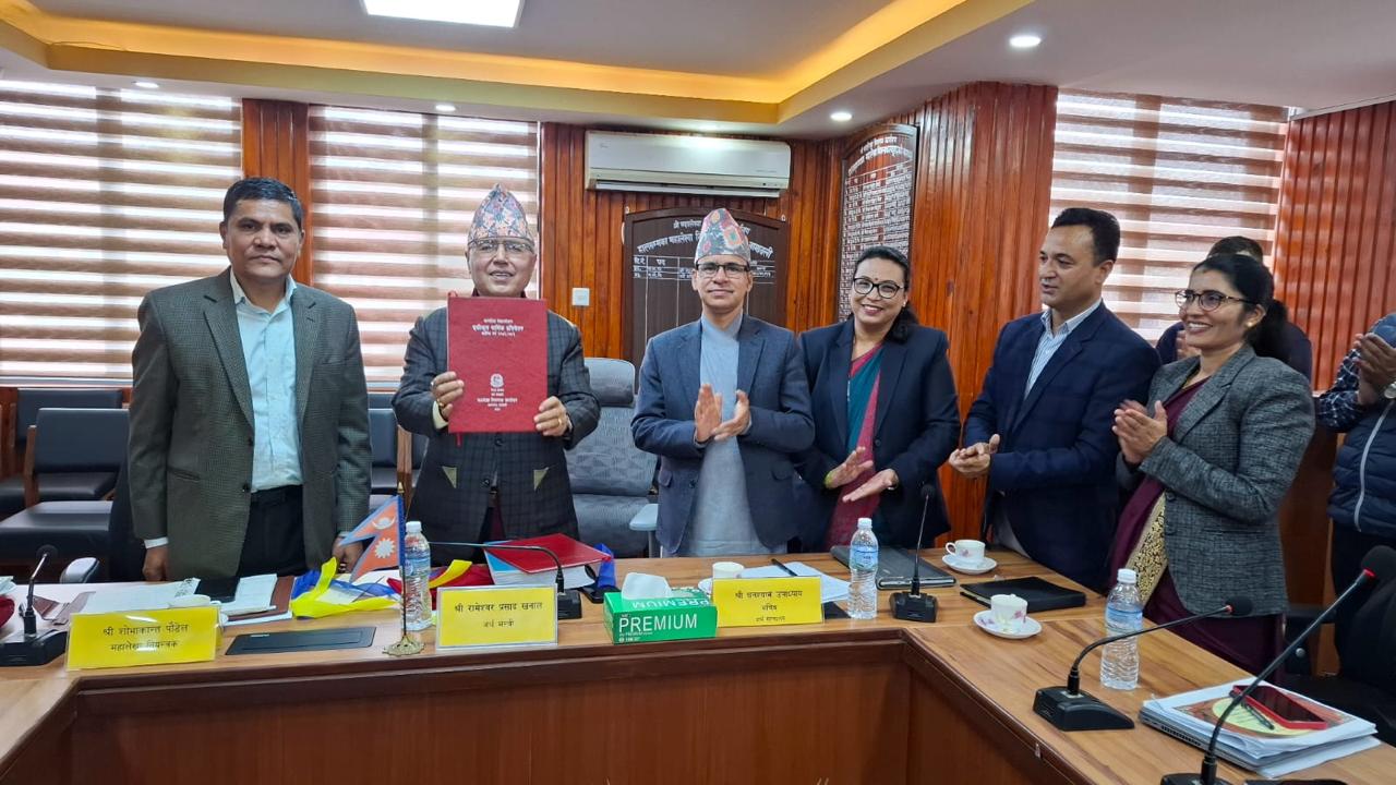 सञ्चित कोष १ खर्ब ९६ अर्बले ऋणात्मक, तर बैंक मौज्दात ६५ अर्ब धनात्मक