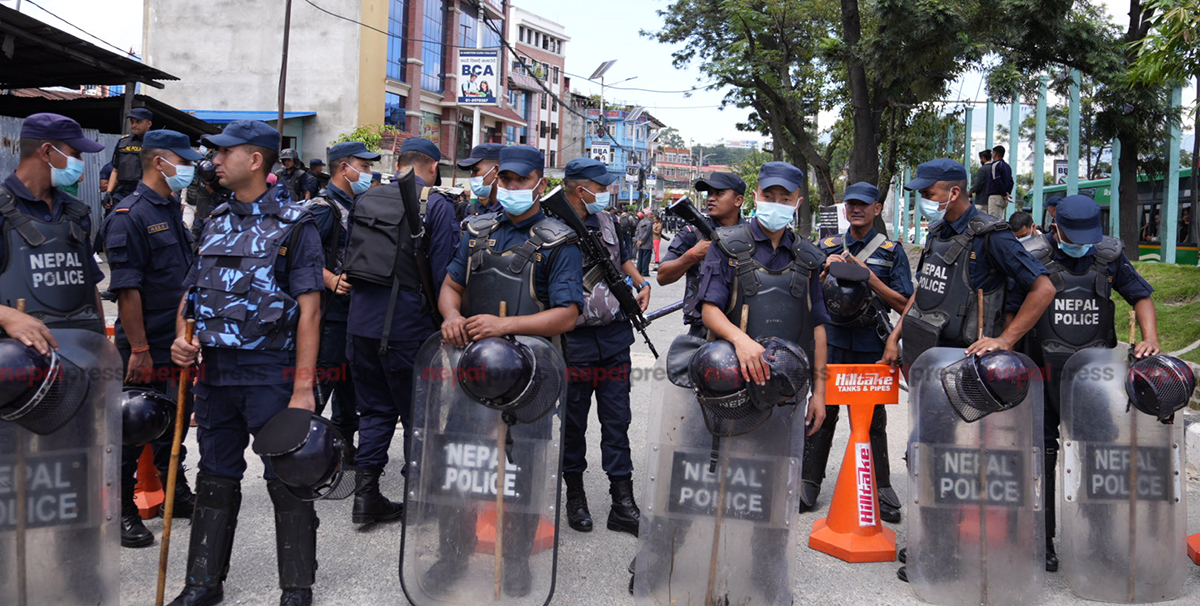 माइतीघरमा बिहानैदेखि प्रहरी तैनाथ (तस्बिरहरू)