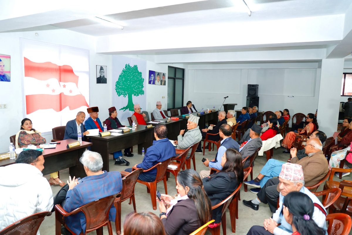 कांग्रेस चुनावप्रति दृढ, सुरक्षाप्रति सशंकित (निर्णयसहित)