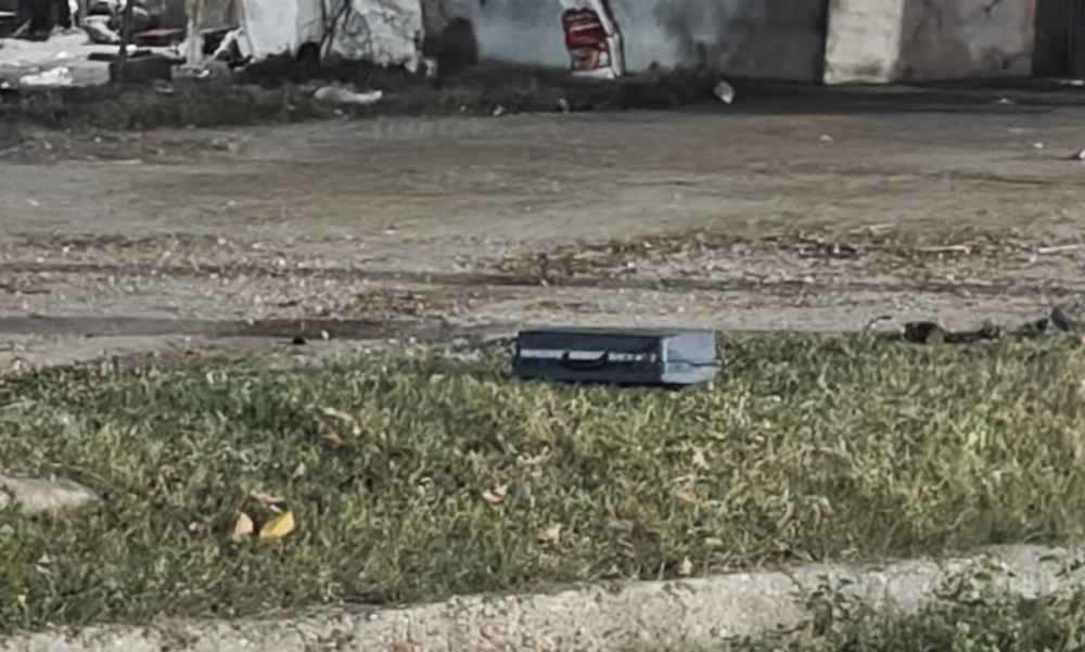 वीरगंजमा बेवारिसे सुटकेसमा बमको खबर बजार आतंकित, सेनाद्वारा डिस्पोज