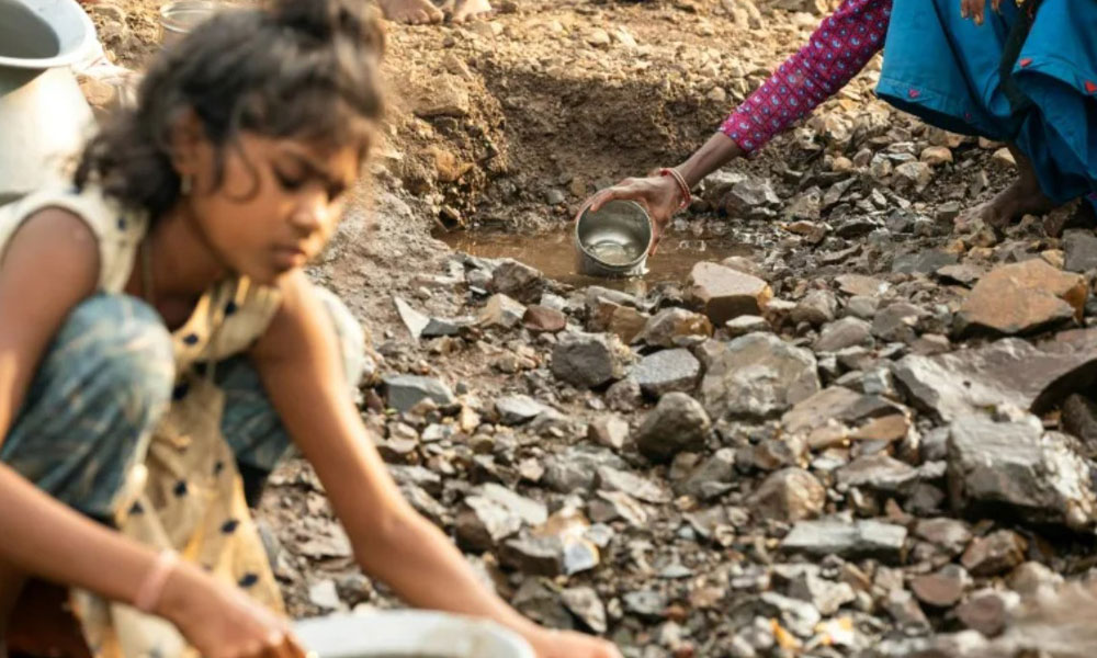 खडेरीपीडित भारतका गाउँका बालिका शिक्षा आर्जन गर्न कठिन सङ्घर्ष गर्दै