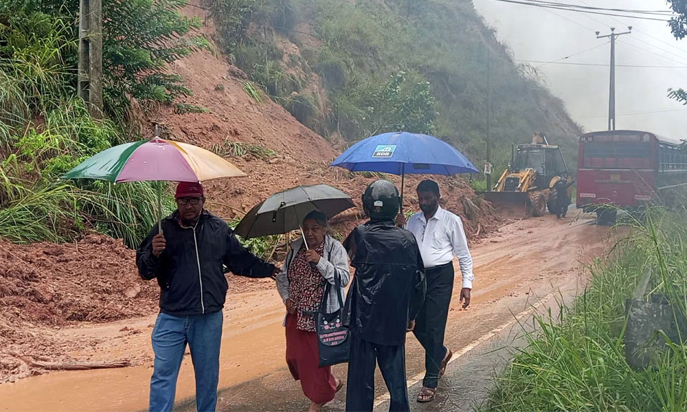 श्रीलङ्कामा भीषण बाढी–पहिरो : सरकारी कार्यालय र विद्यालय बन्द