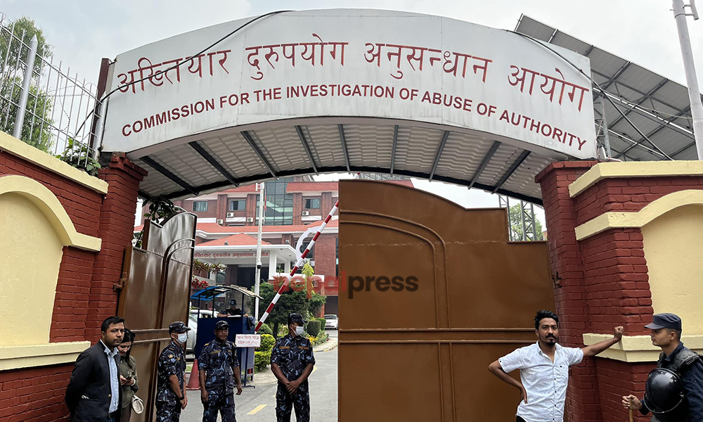 अकूत सम्पत्ति आर्जनमा भोजपुरका वन हाकिमविरुद्ध मुद्दा, पत्नी र बुहारीलाई पनि प्रतिवादी बनाइयो