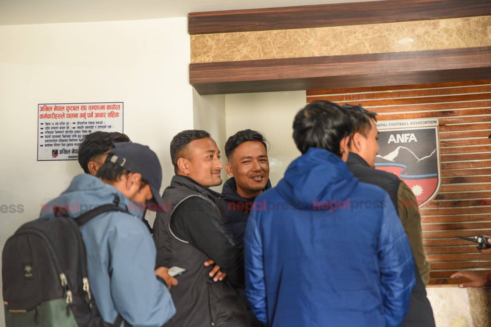 एन्फाले वार्ता लाइभ गर्न नमानेपछि खेलाडीहरू बहिस्कार गरेर बाहिरिए