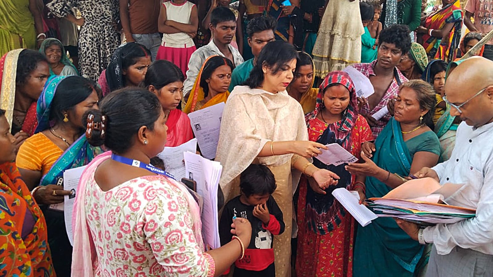 बिहार निर्वाचन : चार घण्टामा २७ प्रतिशत भोट खस्यो, नक्सल प्रभावित क्षेत्रमा बीस वर्षपछि मतदान