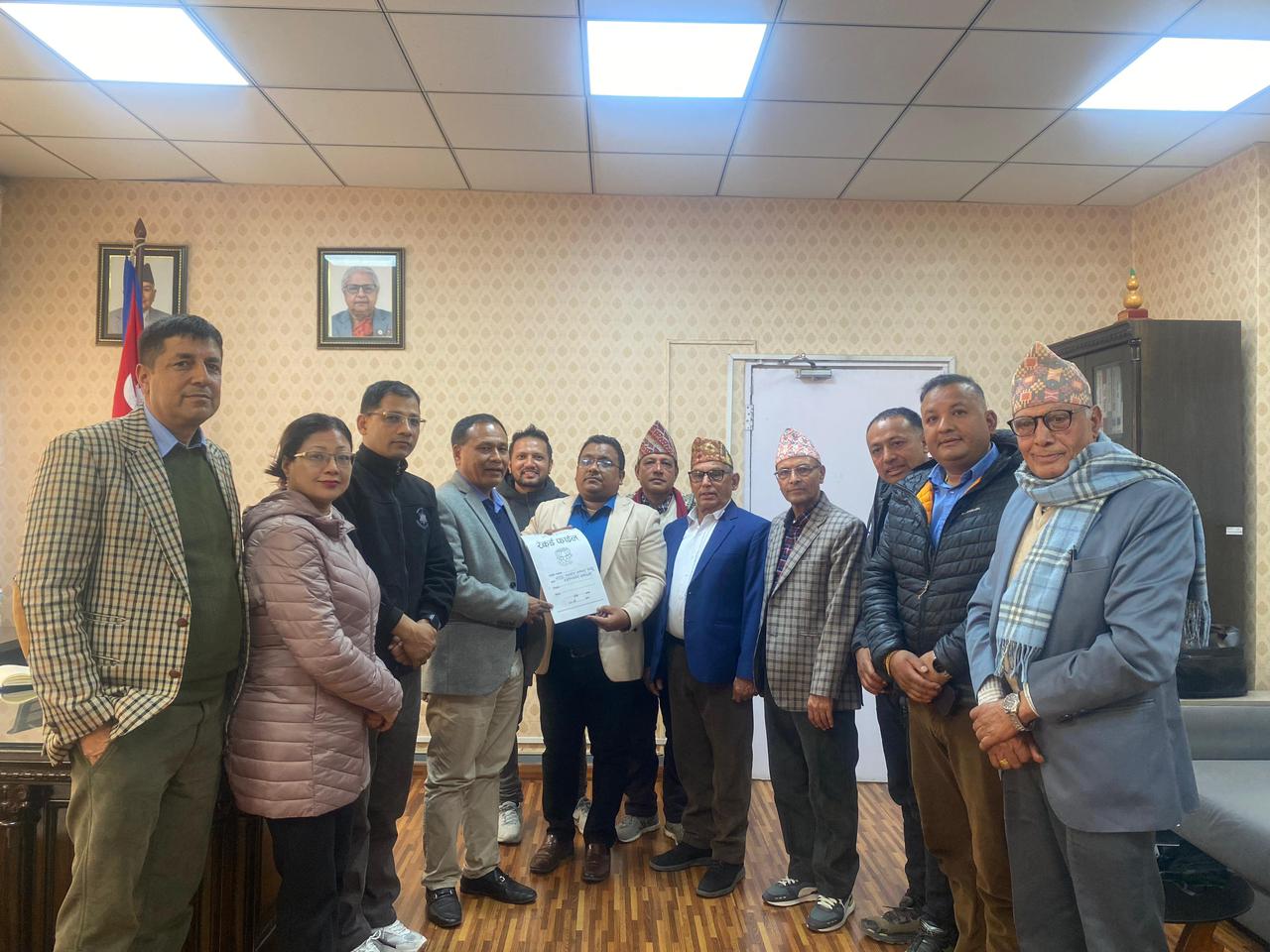 गलकोट र ताराखोलाबासीले गराए मन्त्री कुलमान घिसिङको ध्यानाकर्षण