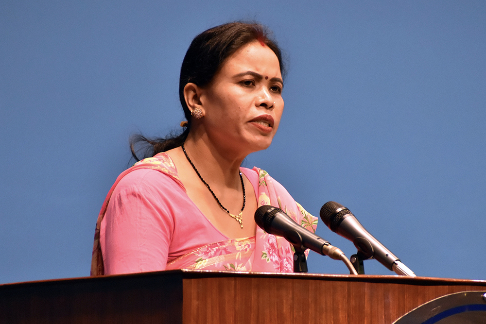 पूर्वसांसद गंगा थारु आफ्नै गाउँमा कुटिइन्, माओवादी कार्यकर्ताले कुटपिट गरेको आरोप