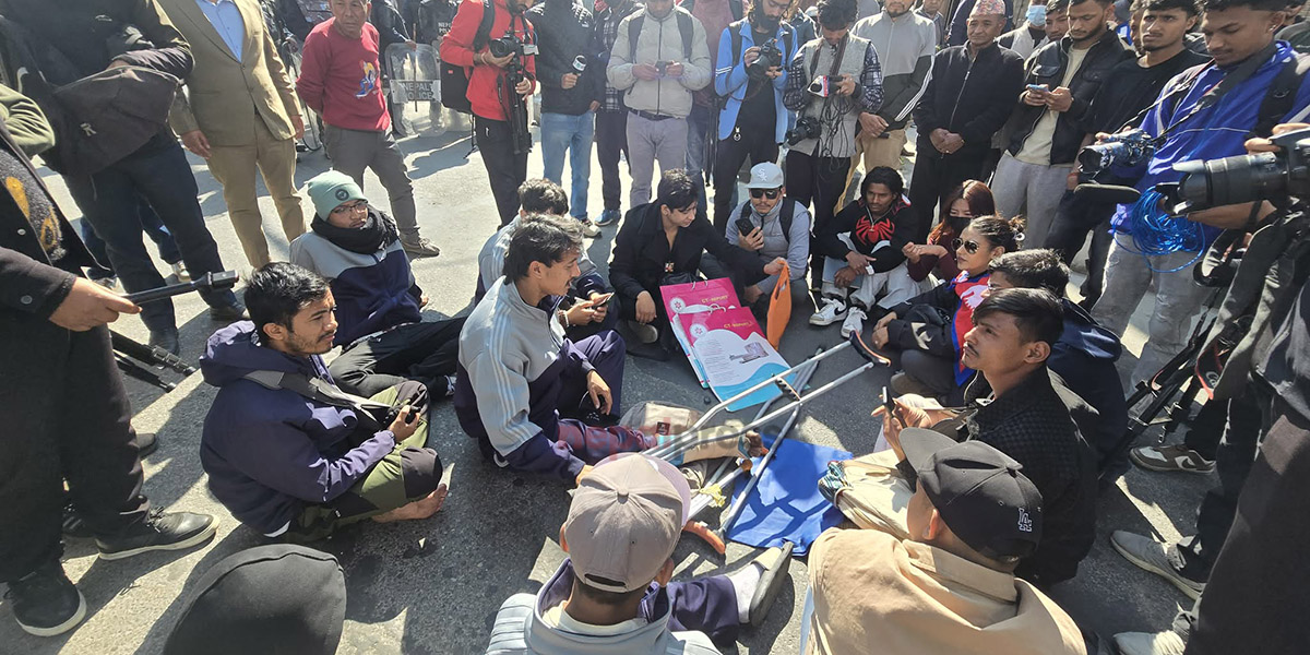 एमालेका कार्यकर्ता आउन नदिने भन्दै माइतीघर पुगे जेन-जी घाइते (भिडिओ)