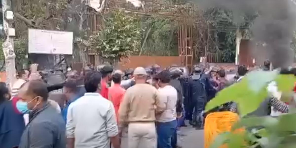 मधेश भवन परिसरमा प्रहरीको लाठीबाट २ सांसद घाइते