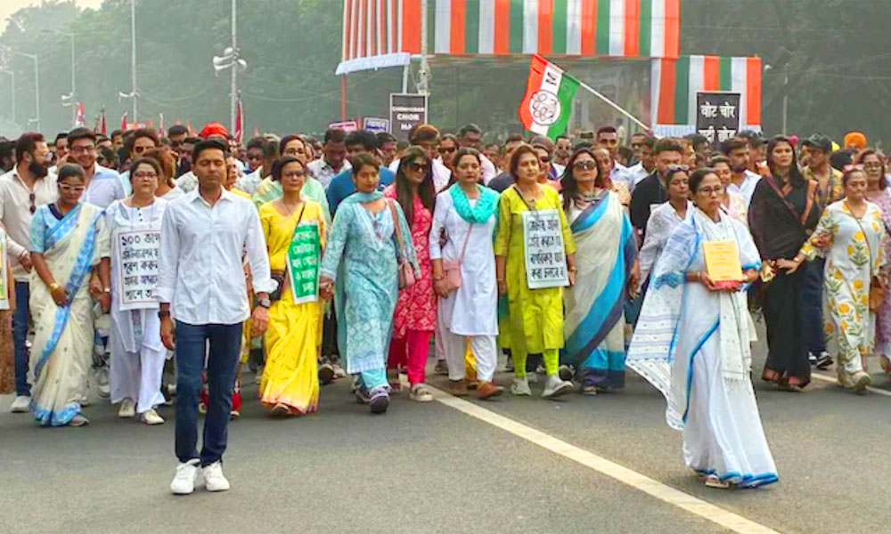 कोलकातामा ममता बेनर्जीको मार्चपास, मतदाता सूची संशोधन विरुद्ध विरोध प्रदर्शन