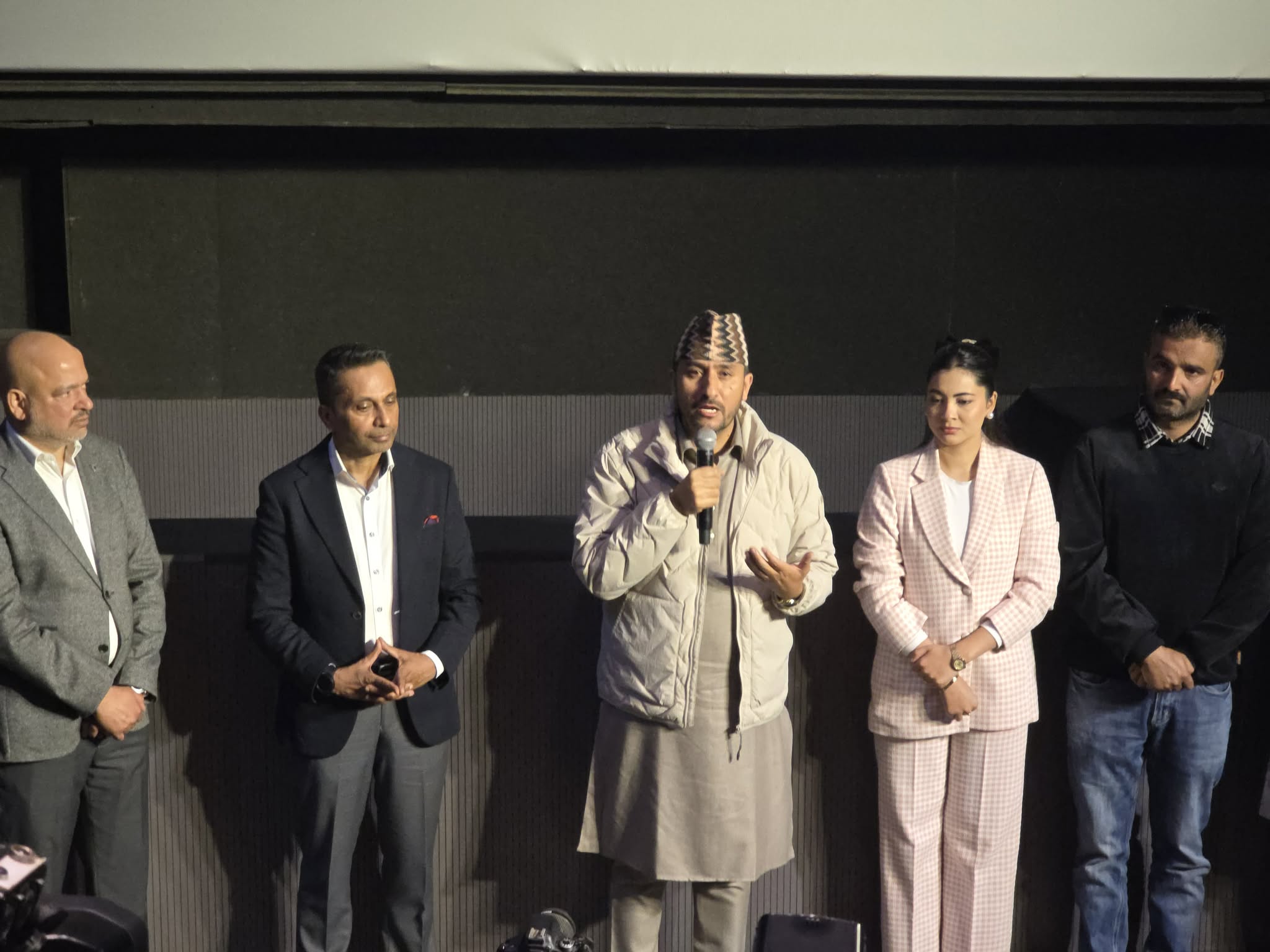 करिब ८० जनाको दलबलसहित टिकट काटेर ‘परान’ हेर्न पुगे सञ्चारमन्त्री