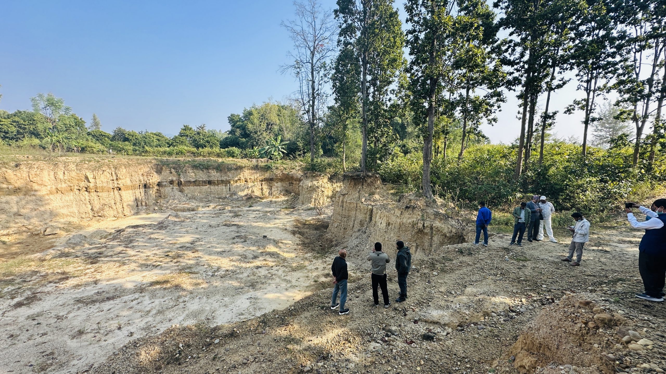 चुरे क्षेत्रको अवैध उत्खनन रोक्न अनुगमन