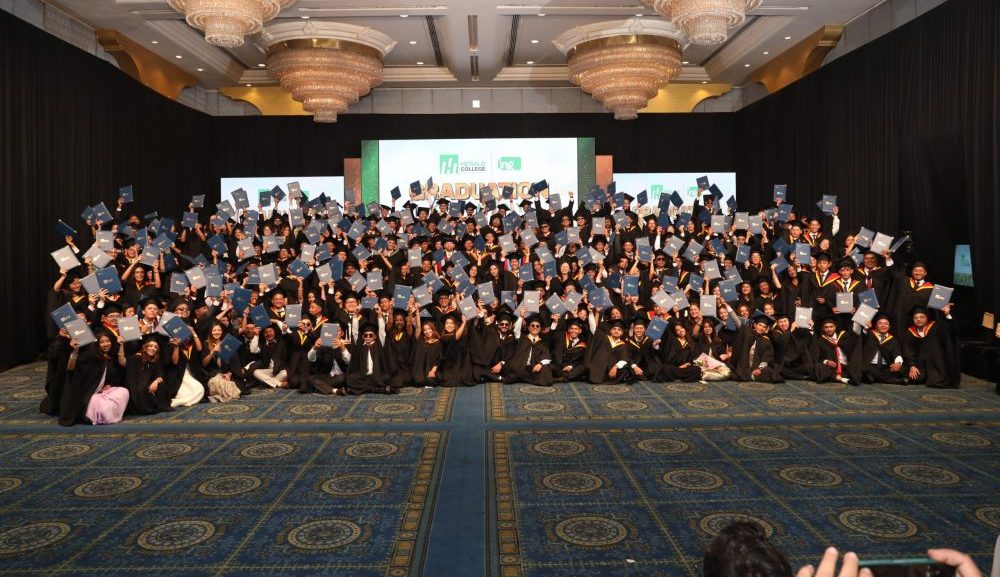 हेराल्ड कलेजको २०२५ दीक्षान्त समारोह सम्पन्न, ९०० भन्दा बढी दिक्षित