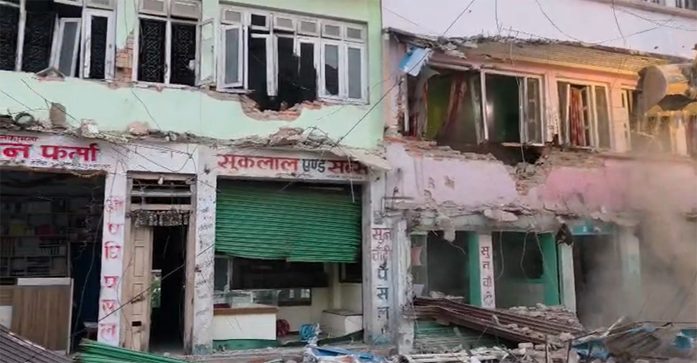 हेटौँडामा बिहानै चल्यो डोजर, ५३१ घर भत्काउन शुरु