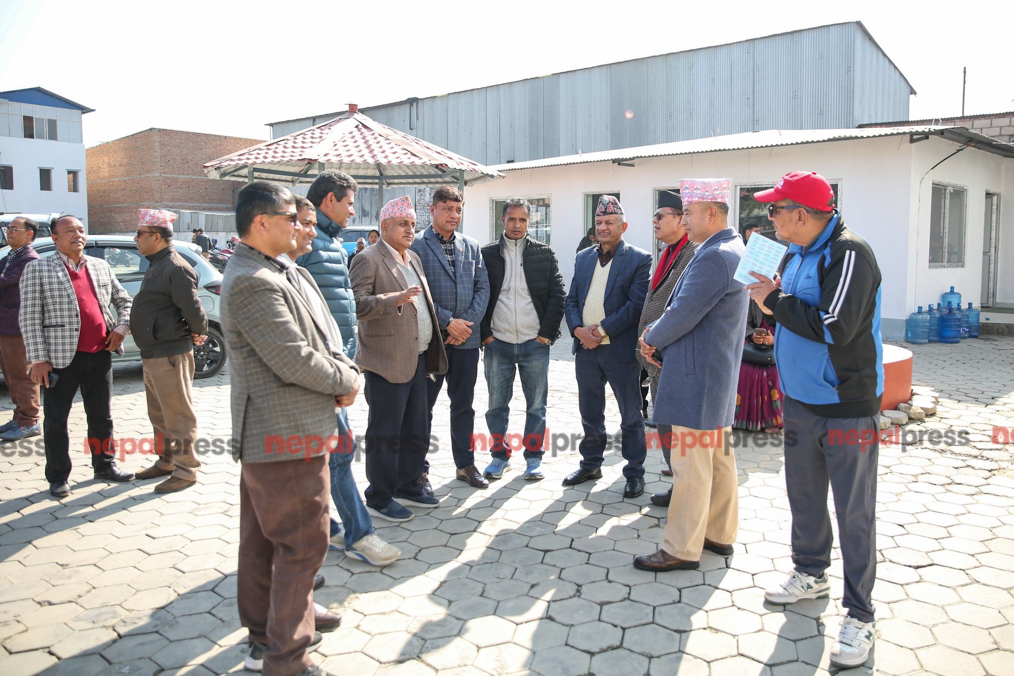 एमाले महाधिवेशनको तयारी सुरु, पार्टी कार्यालय च्यासलमा चहलपहल (तस्बिरहरु)