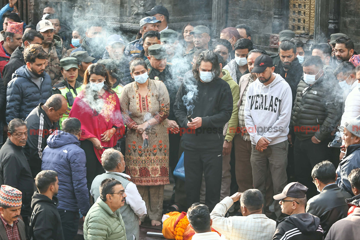 मेयर साहका पिताको दाहसंस्कार सुरू, को-को पुगे आर्यघाट ?